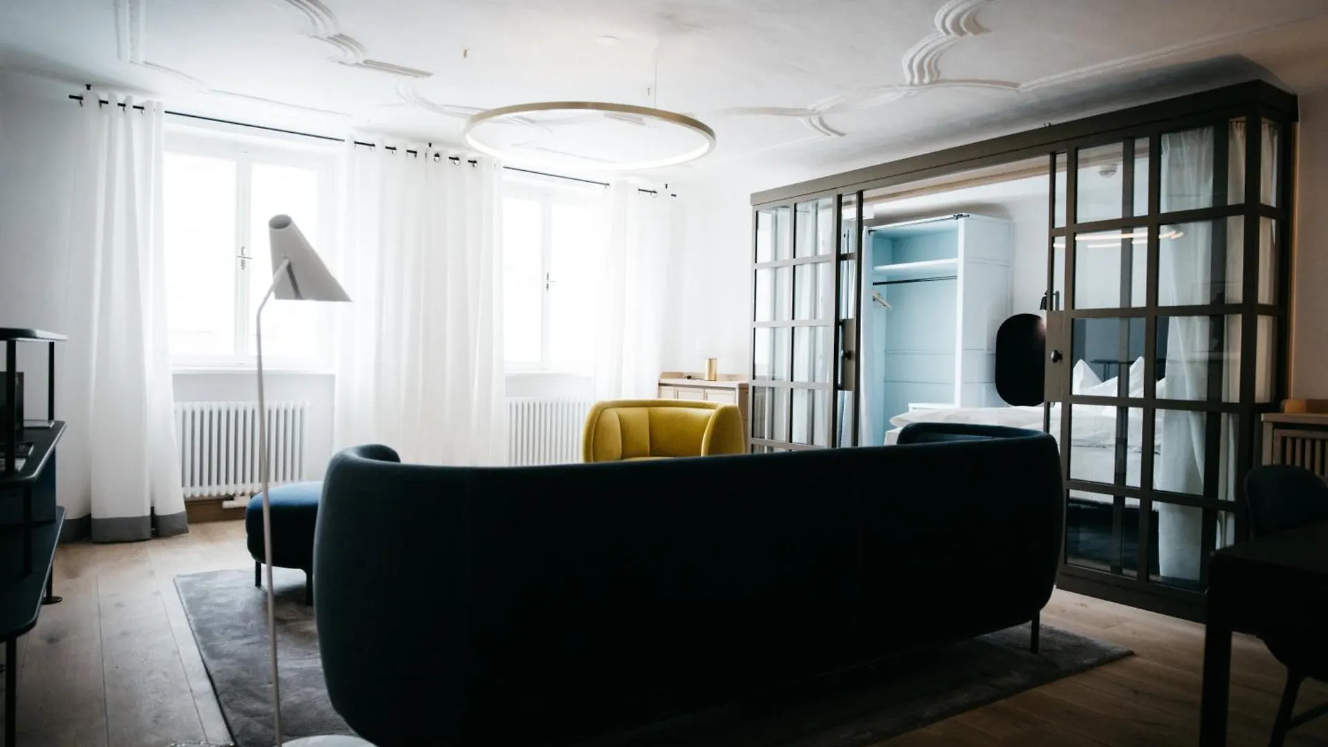 Arthotel Blaue Gans contacts